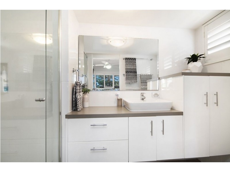 1/205 Boundary Street, Rainbow Bay QLD 4225