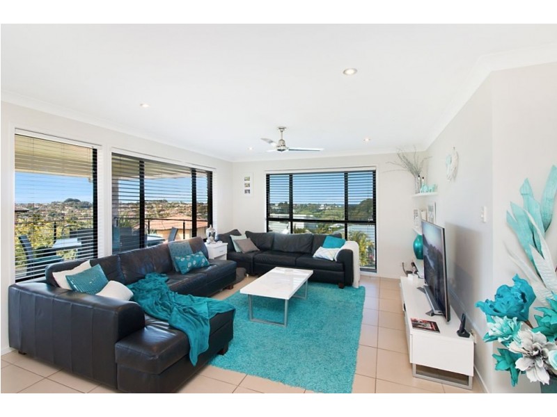 6 Mourne Terrace, Banora Point NSW 2486