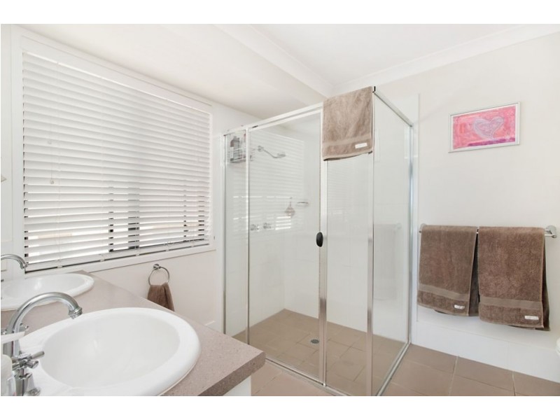 6 Mourne Terrace, Banora Point NSW 2486