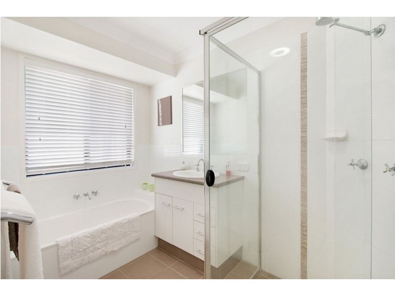 6 Mourne Terrace, Banora Point NSW 2486
