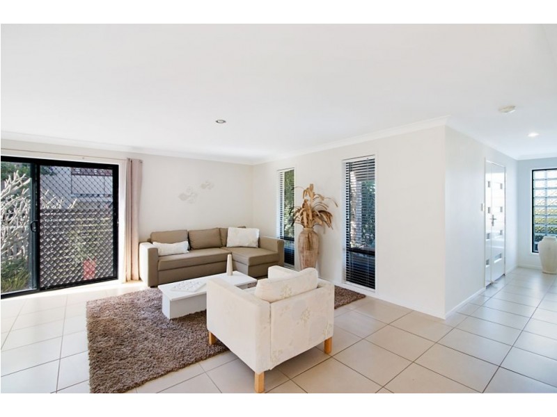 6 Mourne Terrace, Banora Point NSW 2486