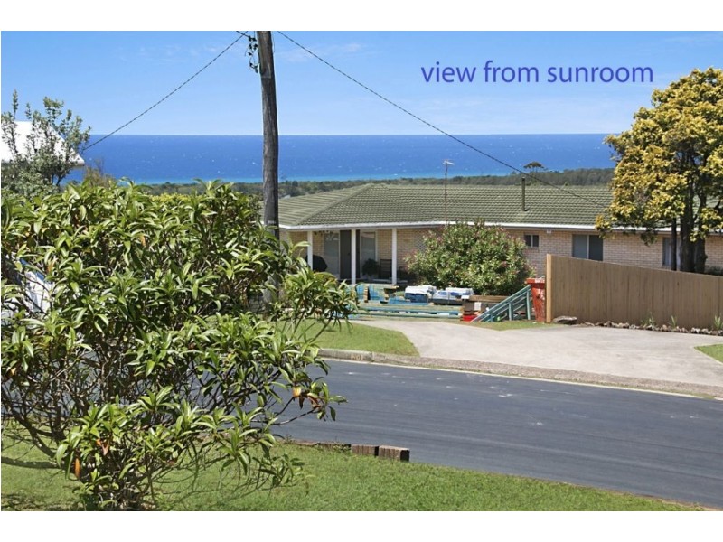 25 Walter Crescent, Banora Point NSW 2486