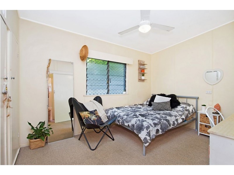 38 Twenty-Fifth Avenue, Palm Beach QLD 4221