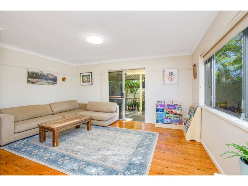 18 Flores Avenue, Palm Beach QLD 4221