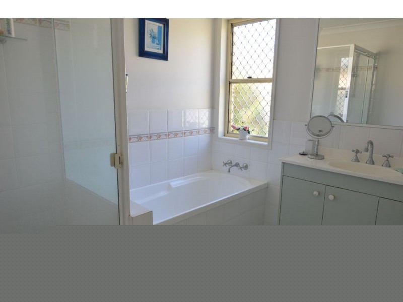 55 Avondale Drive, Banora Point NSW 2486