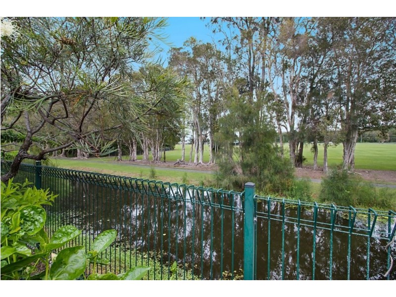 27 Foxhill Place, Banora Point NSW 2486