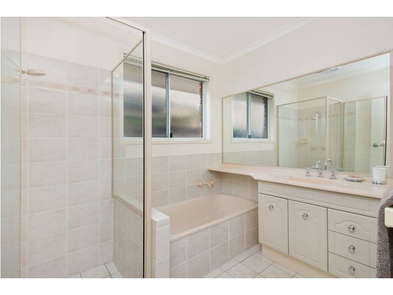 27 Foxhill Place, Banora Point NSW 2486