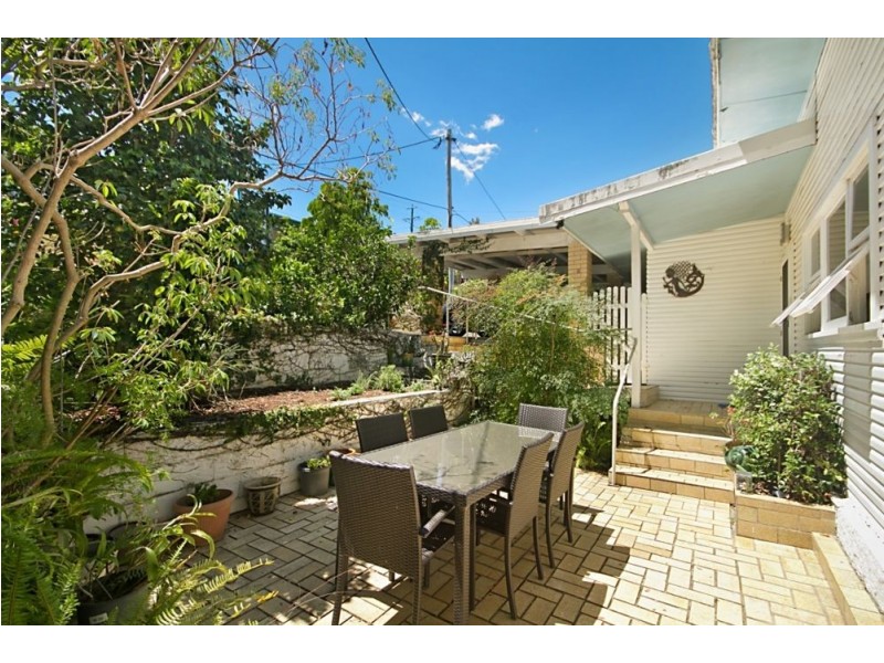 33 Rutledge Street, Coolangatta QLD 4225