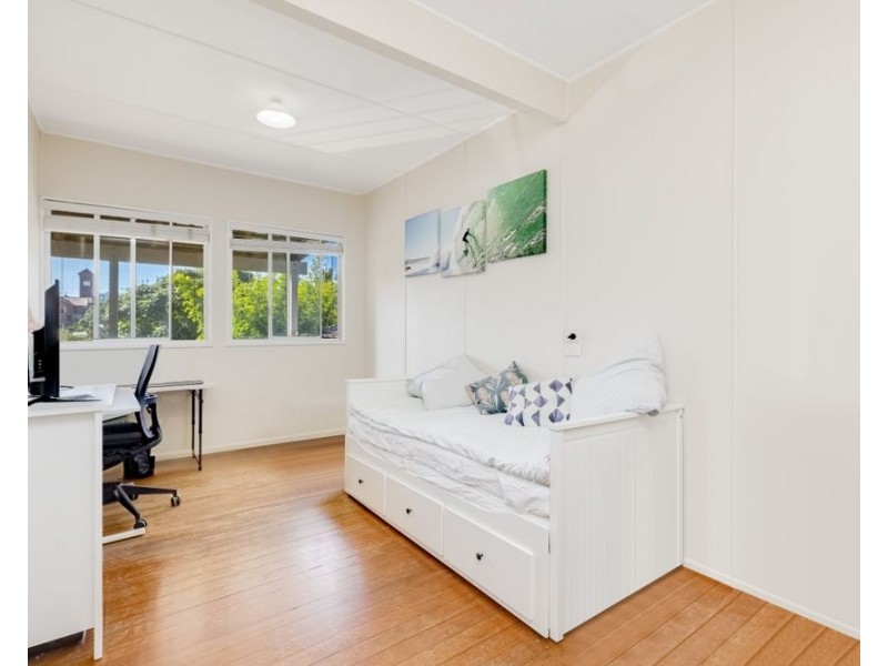 39 Stapylton Street, Coolangatta QLD 4225