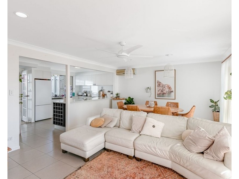 2/34 Miles Street, Coolangatta QLD 4225