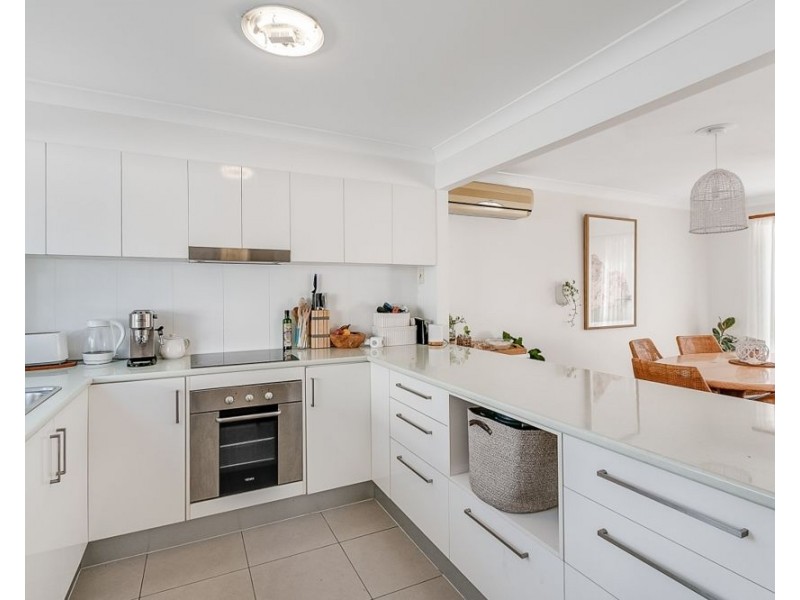 2/34 Miles Street, Coolangatta QLD 4225