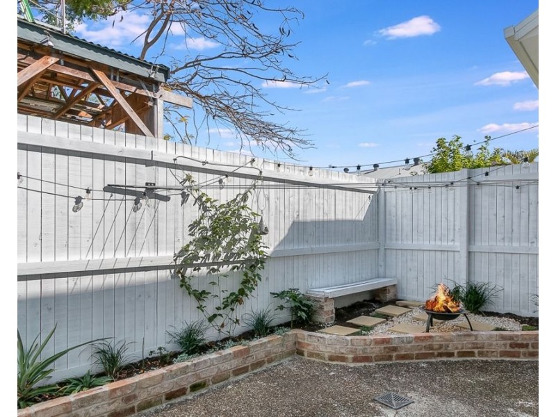 2/34 Miles Street, Coolangatta QLD 4225