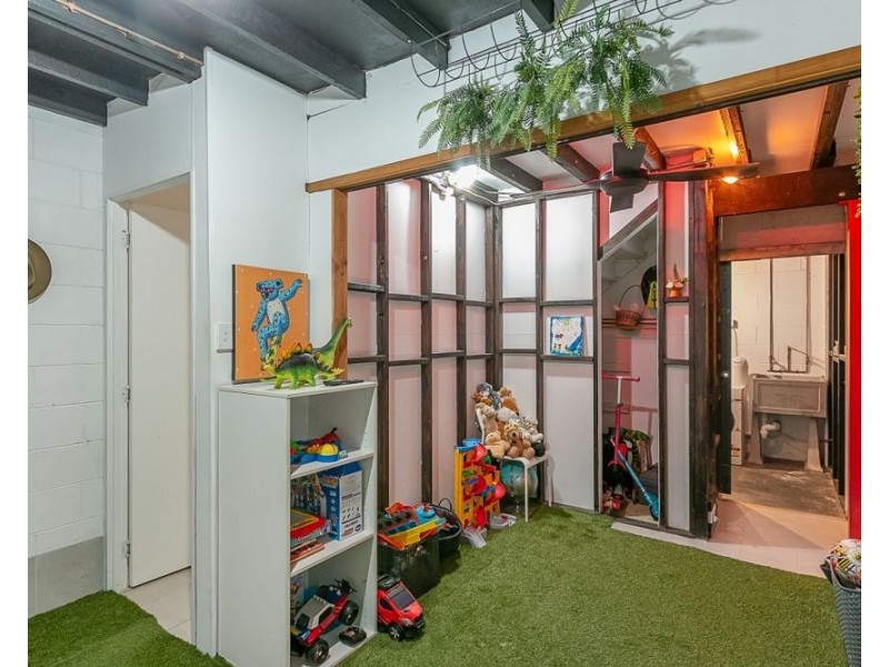 2/34 Miles Street, Coolangatta QLD 4225