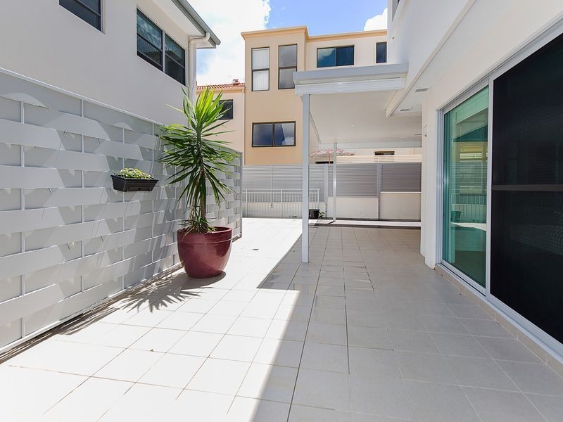8/41-43 Dixon Street, Coolangatta QLD 4225