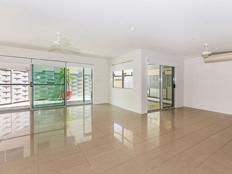 8/41-43 Dixon Street, Coolangatta QLD 4225