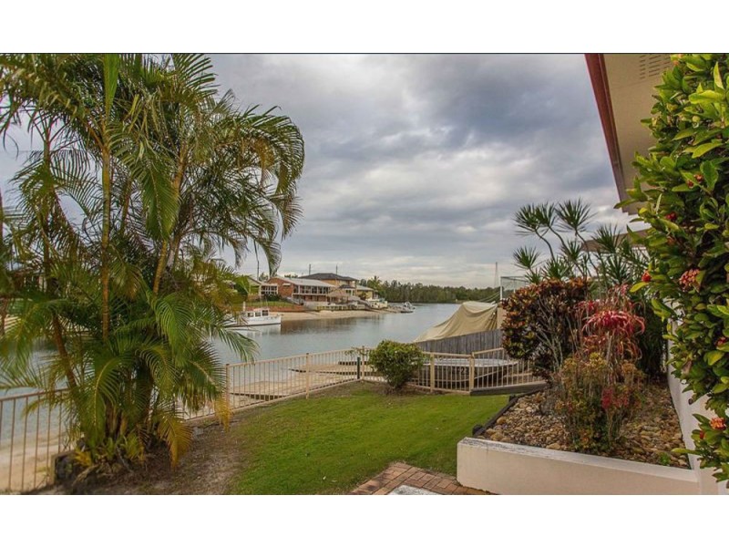 9 Captains Way, Banora Point NSW 2486