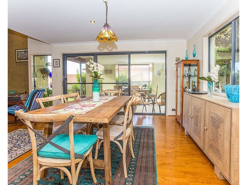 27 Grassmere Court, Banora Point NSW 2486