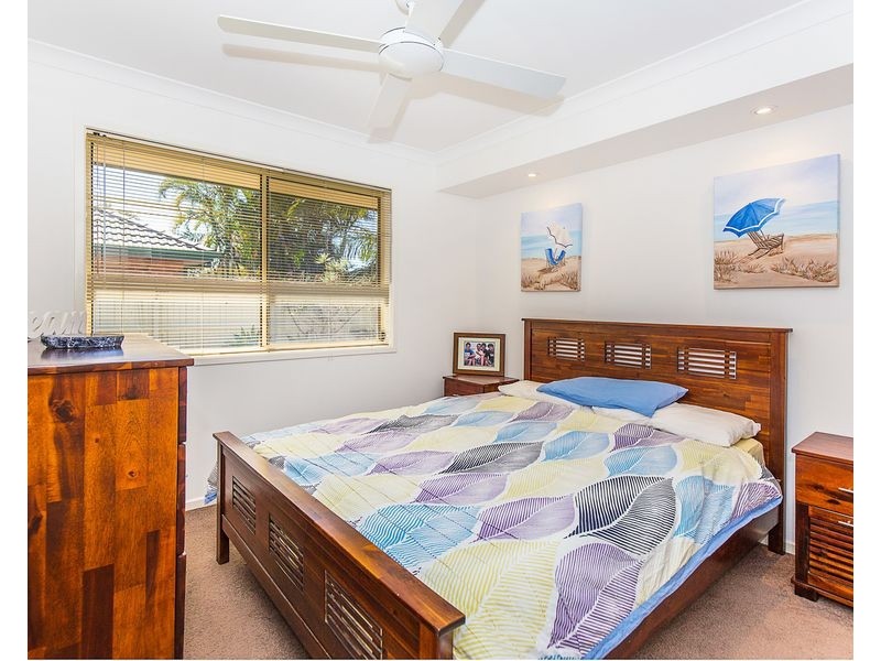 18 Stradbroke Drive, Tweed Heads South NSW 2486