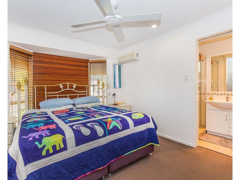 18 Stradbroke Drive, Tweed Heads South NSW 2486