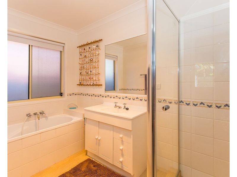 18 Stradbroke Drive, Tweed Heads South NSW 2486