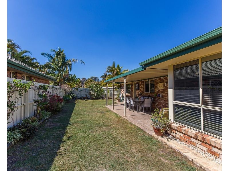 18 Stradbroke Drive, Tweed Heads South NSW 2486