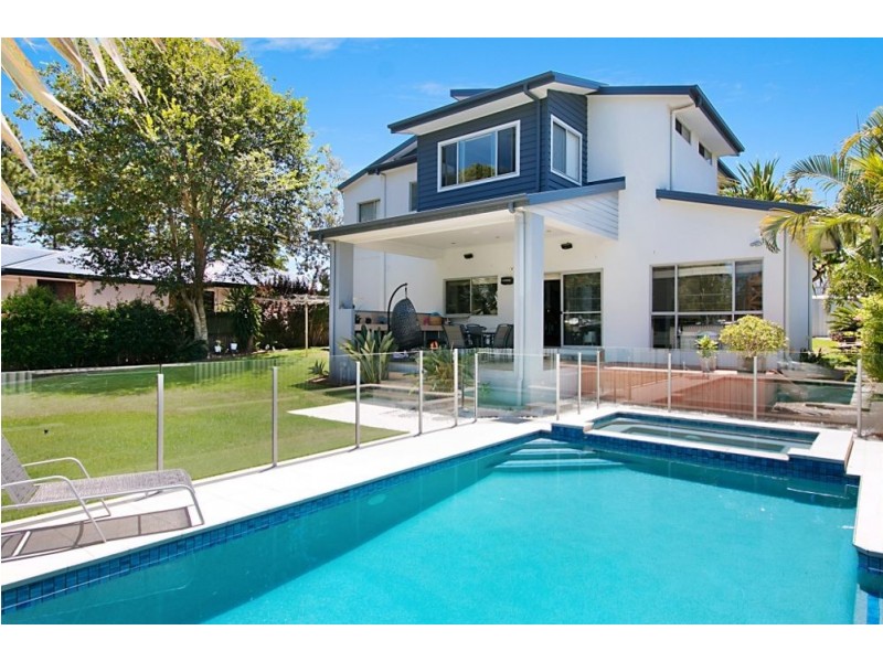 4 Bolton Street, Kirra QLD 4225