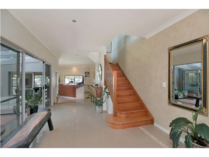 4 Bolton Street, Kirra QLD 4225