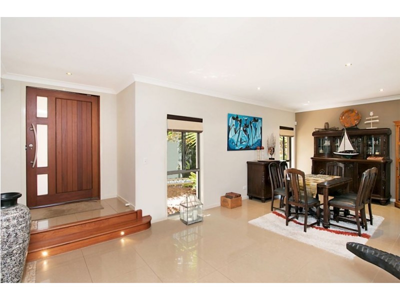 4 Bolton Street, Kirra QLD 4225
