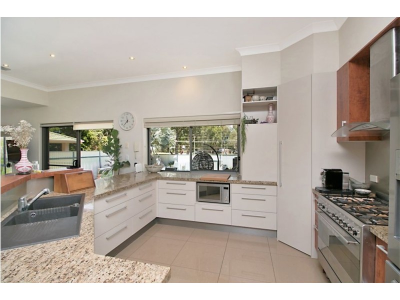 4 Bolton Street, Kirra QLD 4225