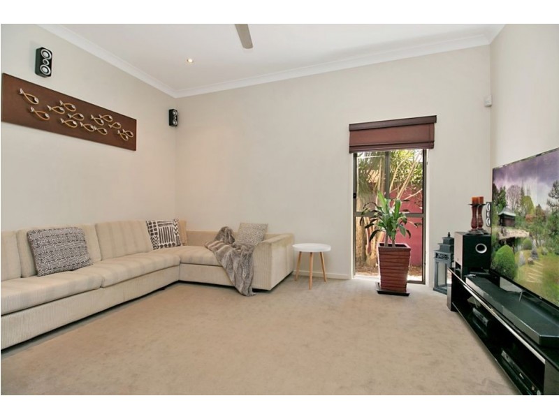 4 Bolton Street, Kirra QLD 4225