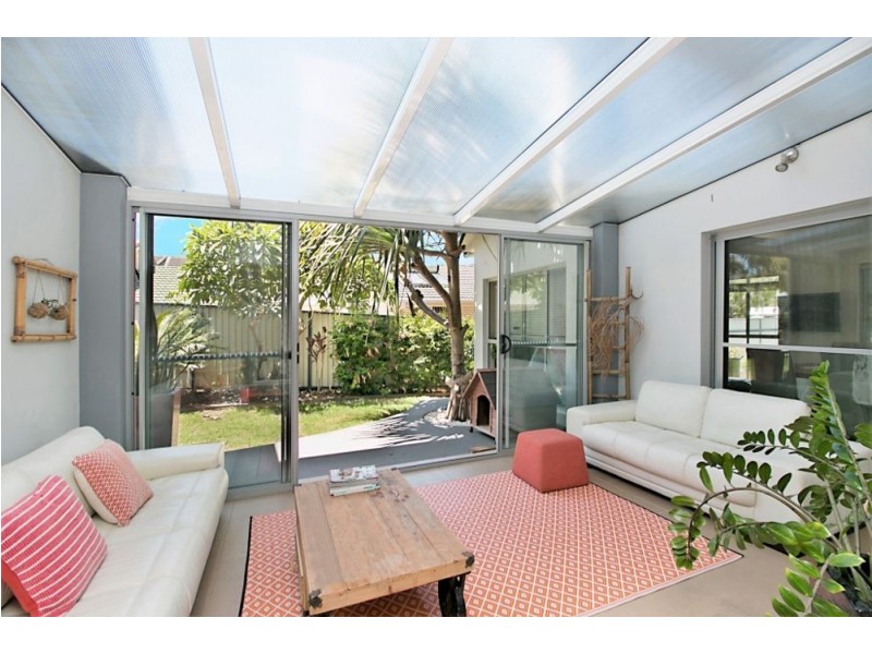 4 Bolton Street, Kirra QLD 4225