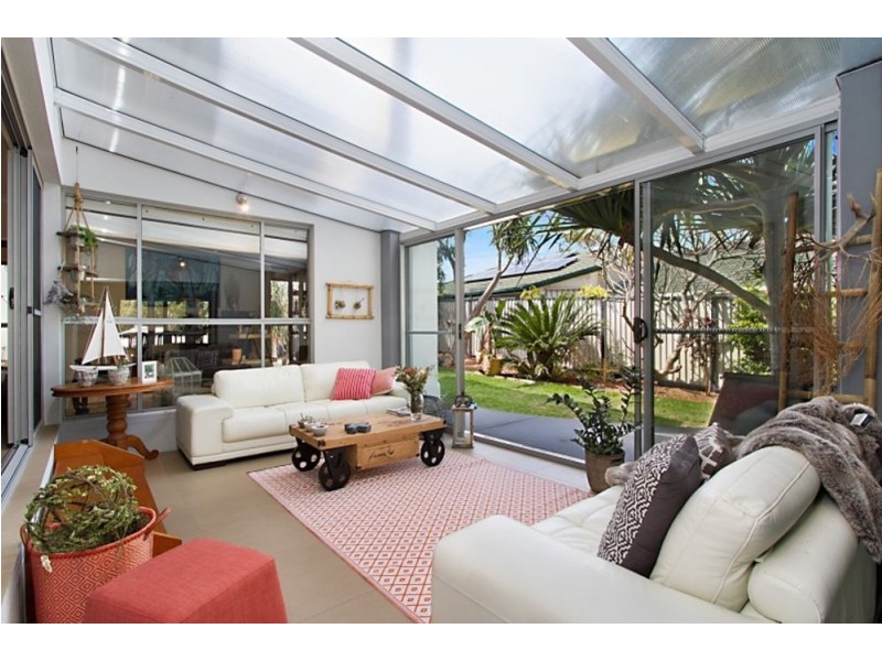 4 Bolton Street, Kirra QLD 4225