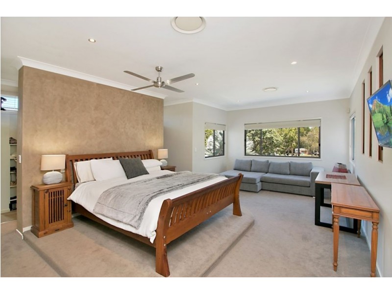 4 Bolton Street, Kirra QLD 4225