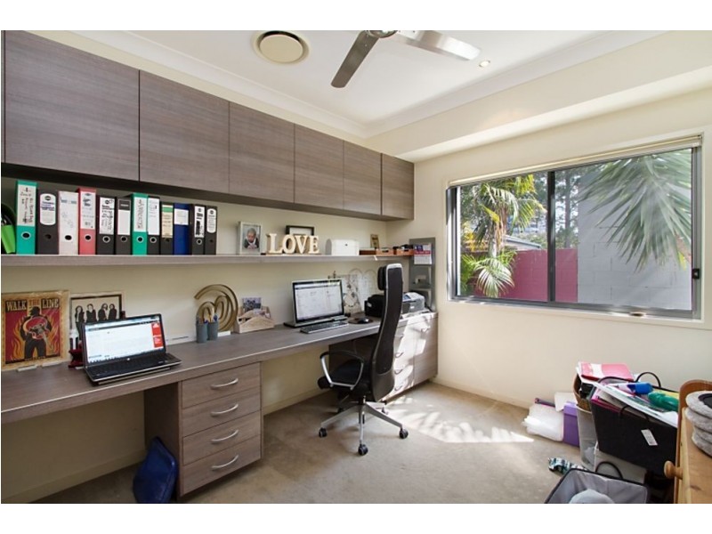 4 Bolton Street, Kirra QLD 4225