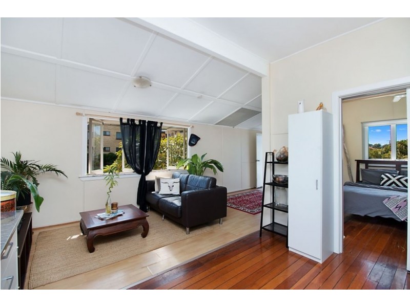 4 Bolton Street, Kirra QLD 4225