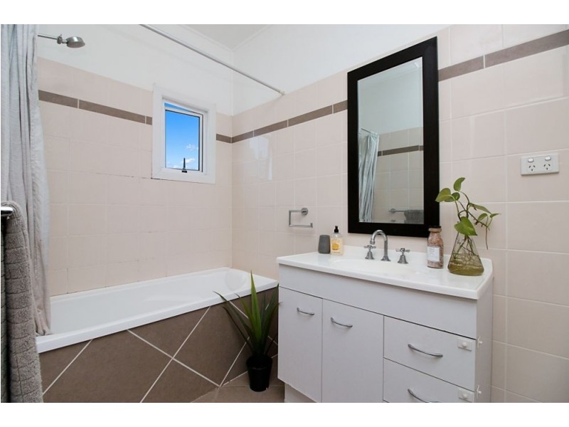 4 Bolton Street, Kirra QLD 4225