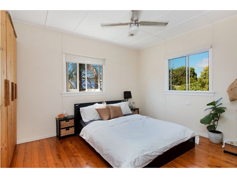 4 Bolton Street, Kirra QLD 4225