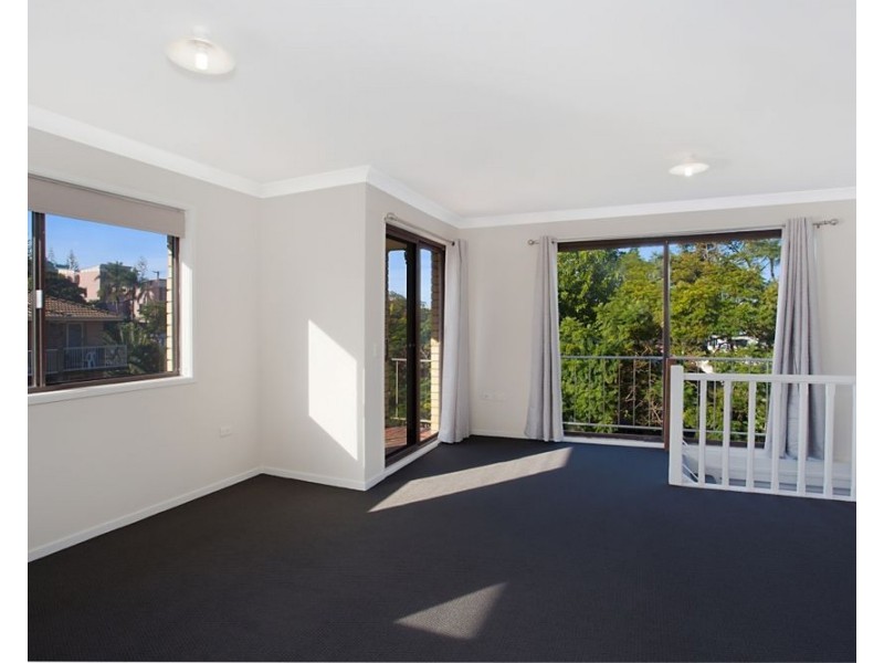 1/76 McLean Street, Coolangatta QLD 4225