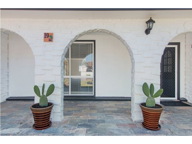 19 Riviera Avenue, Tweed Heads West NSW 2485