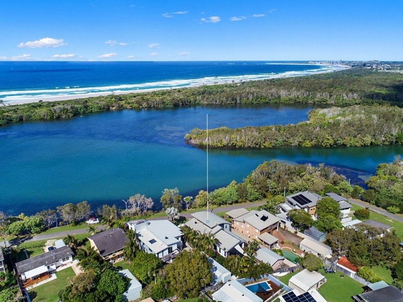 7 Wommin Lake Cres, Fingal Head NSW 2487