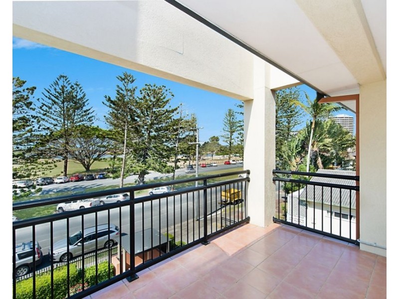 10/205 Boundary Street, Rainbow Bay QLD 4225