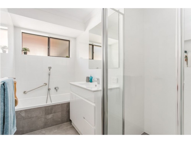 31 Oakland Parade, Banora Point NSW 2486
