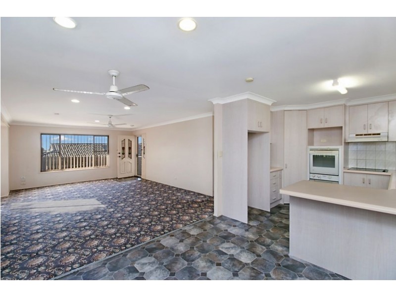 1/3 Lovat Brae, Banora Point NSW 2486
