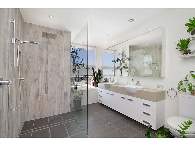 7/11 Eden Avenue, Rainbow Bay QLD 4225