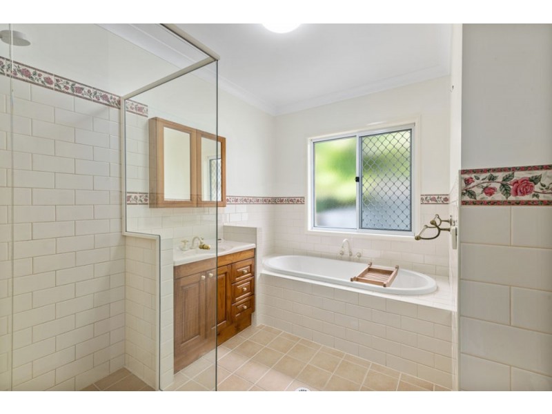 9 Paperbark Court, Banora Point NSW 2486