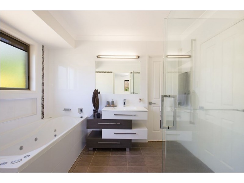 42 Parkes Lane, Terranora NSW 2486