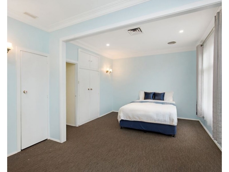 17 McLean Street, Coolangatta QLD 4225