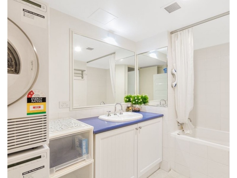 433/99 Griffith Street “CALYPSO PLAZA”, Coolangatta QLD 4225