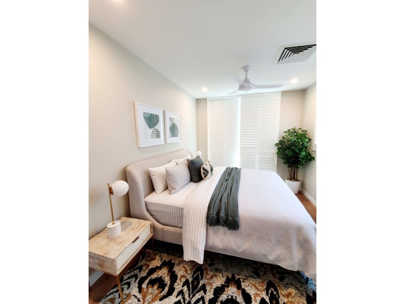 2/2 Hill Street, Rainbow Bay QLD 4225
