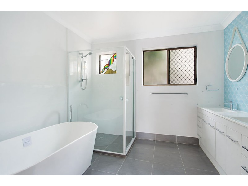 19 Broadwater Esplanade, Bilambil Heights NSW 2486